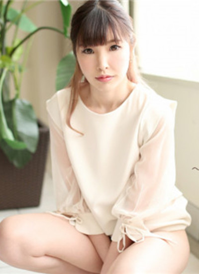 BLK-200 Kira Kira BLACK GAL – Tanned Gal Reverse Molester With A Shaved Pussy Forces Men To Give Her Creampies With Her Pink Hole EMIRI